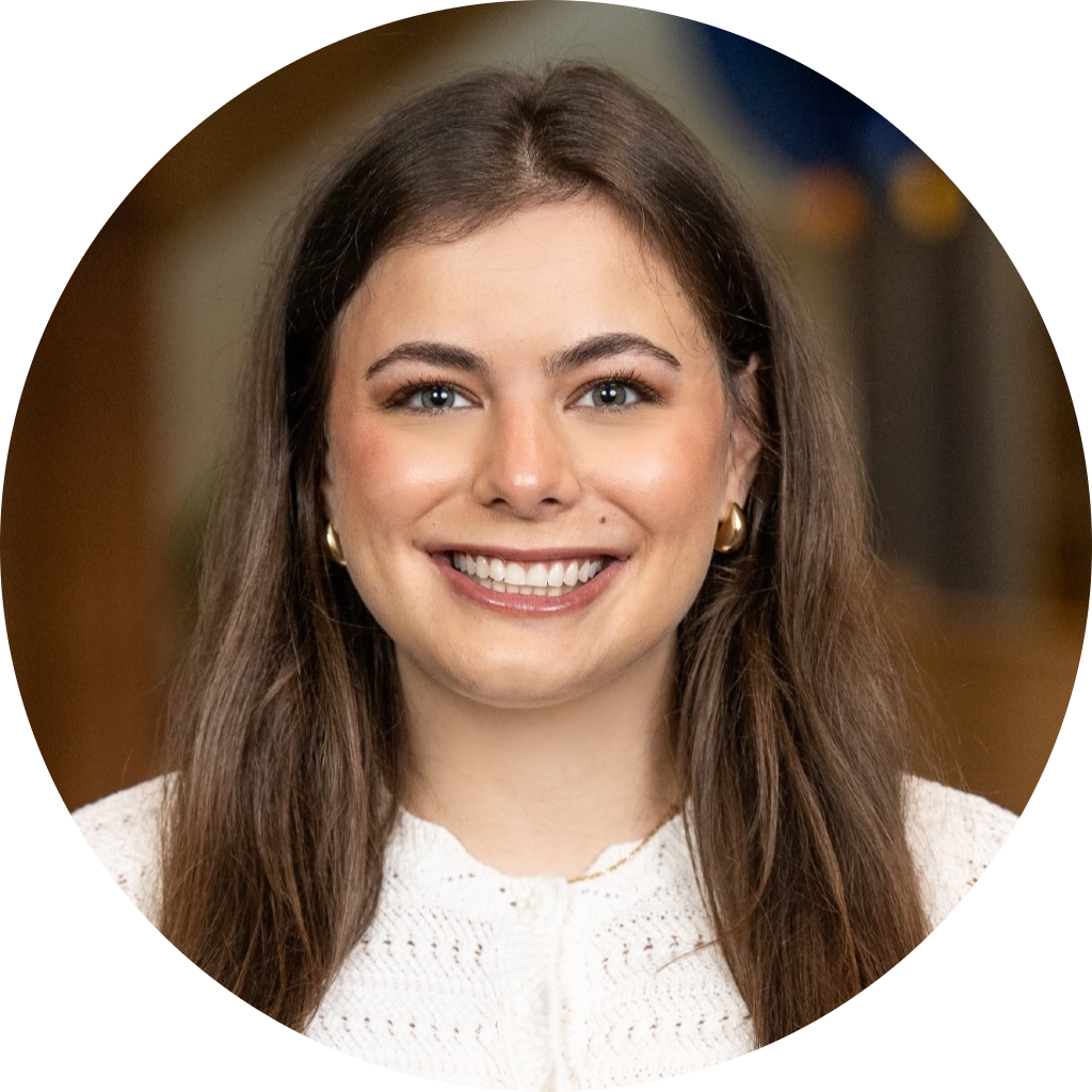 Adriana Rochelle Headshot 2025-modified.png